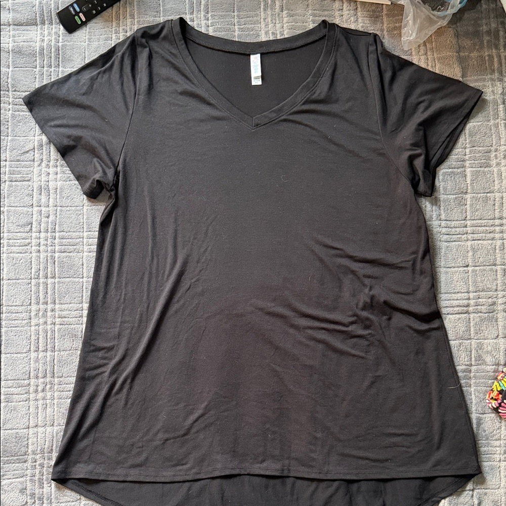 LuLaRoe Christy v neck tee